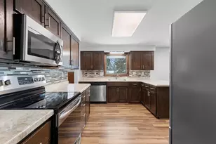 2560 St Steven Ct, Green Bay, WI 54304 - Photo 9