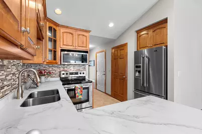 821 Killarny Trail, De Pere, WI 54115 - Photo 5