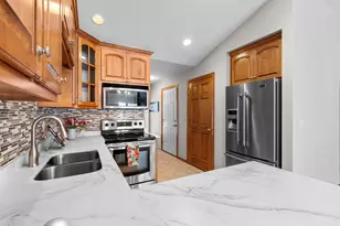 821 Killarny Trail, De Pere, WI 54115 - Photo 5