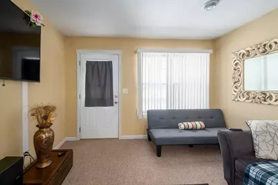 403 W 6th Avenue, Oshkosh, WI 54902 - Photo 3