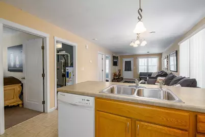 403 W 6th Avenue, Oshkosh, WI 54902 - Photo 9