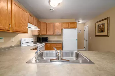 403 W 6th Avenue, Oshkosh, WI 54902 - Photo 7