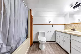 2410 Liberty Pl, Manitowoc, WI 54220 - Photo 13