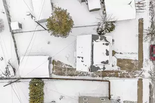 2410 Liberty Pl, Manitowoc, WI 54220 - Photo 21