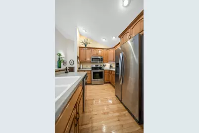 2690 Woodfield Court, Green Bay, WI 54313 - Photo 5