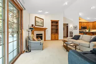 2690 Woodfield Ct, Green Bay, WI 54313 - Photo 9