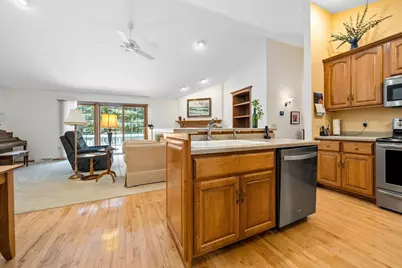 2690 Woodfield Court, Green Bay, WI 54313 - Photo 7