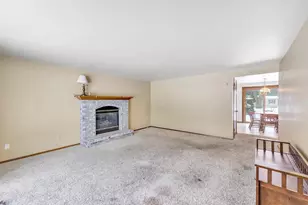 1667 Beaver Dam Dr, Green Bay, WI 54304 - Photo 5