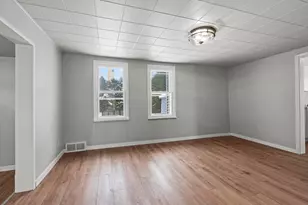 1409 S 10th St, Manitowoc, WI 54220 - Photo 13