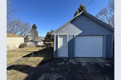 1409 S 10th Street, Manitowoc, WI 54220 - Photo 3