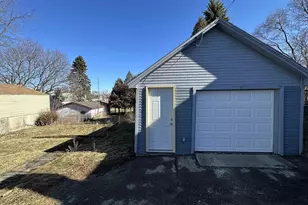 1409 S 10th St, Manitowoc, WI 54220 - Photo 3