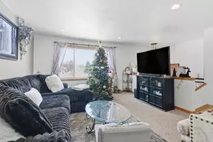 1707 Schaefer Cir, Appleton, WI 54915 - Photo 7