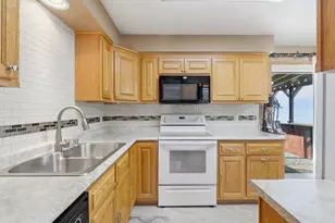 1707 Schaefer Cir, Appleton, WI 54915 - Photo 11