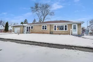 358 Lloyd St, Fond du Lac, WI 54935 - Photo 1