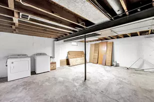 909 Lawton Terrace, Manitowoc, WI 54220 - Photo 15