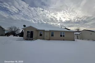 2286 Spring Meadow Dr, Neenah, WI 54956 - Photo 5