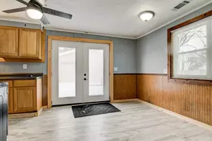 1031 Spruce St, Marinette, WI 54143 - Photo 5