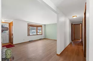 1360 Glen Rd, Ashwaubenon, WI 54313 - Photo 9