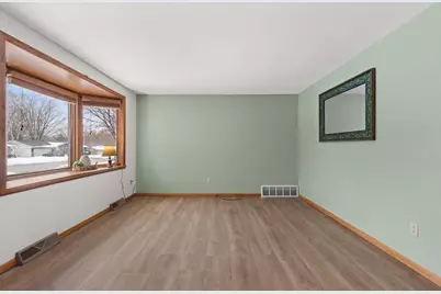 1360 Glen Road, Ashwaubenon, WI 54313 - Photo 7