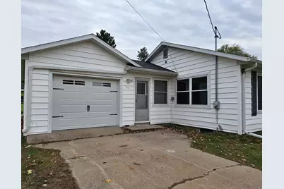 207 W Parker Street, Weyauwega, WI 54983 - Photo 3