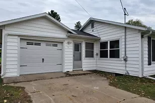 207 W Parker St, Weyauwega, WI 54983 - Photo 3