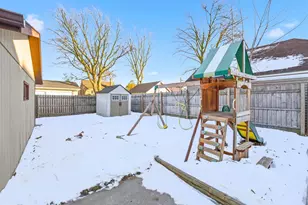 847 N 6th St, Manitowoc, WI 54220 - Photo 27