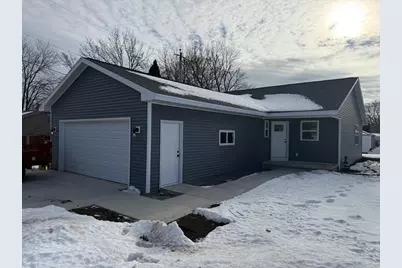 1109 E Murdock Avenue, Oshkosh, WI 54901 - Photo 1