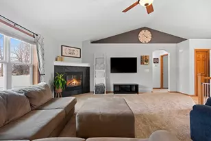 1012 Tana Ln, Menasha, WI 54952 - Photo 7