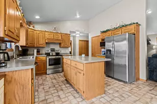 1992 Mayflower St, Kaukauna, WI 54130 - Photo 13