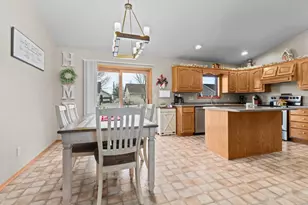 1992 Mayflower St, Kaukauna, WI 54130 - Photo 17