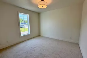 409 Jerelyn Ct, Combined Locks, WI 54113 - Photo 13