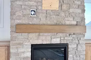 409 Jerelyn Ct, Combined Locks, WI 54113 - Photo 3