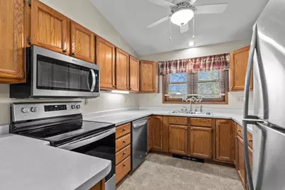 921 Babcock Street #11, Neenah, WI 54956 - Photo 3