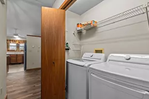 921 Babcock St, Neenah, WI 54956 - Photo 9