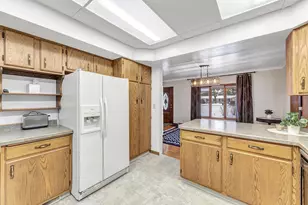 1129 S Lincoln St, Shawano, WI 54166 - Photo 7