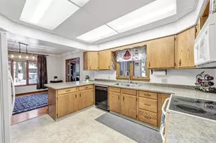 1129 S Lincoln St, Shawano, WI 54166 - Photo 5