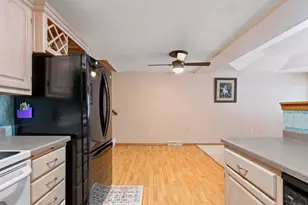 2575 Telluride Trail, Howard, WI 54313 - Photo 9