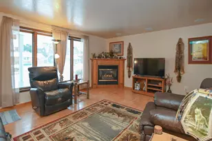 1403 Emir St, Green Bay, WI 54313 - Photo 3