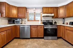 323 8th St, Menasha, WI 54952 - Photo 7