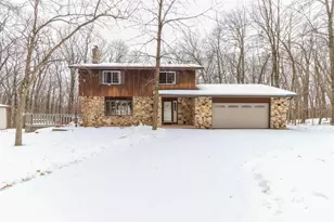 E2315 Woodridge Dr, Waupaca, WI 54981 - Photo 3