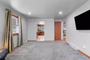 540 N Henry St, Green Bay, WI 54302 - Photo 9