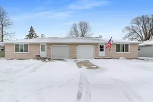 1237 Primrose Ln, Neenah, WI 54956 - Photo 5