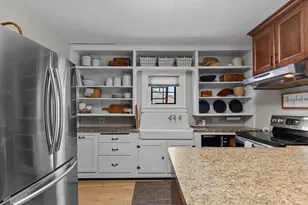 913 Desnoyer St, Kaukauna, WI 54130 - Photo 5