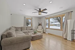 975 Clover St, Menasha, WI 54952 - Photo 5