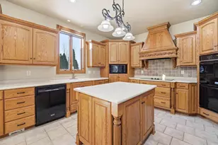 876 Estate Dr, Fond du Lac, WI 54935 - Photo 15