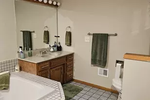 1600 Deerfield Dr, Oshkosh, WI 54904 - Photo 19