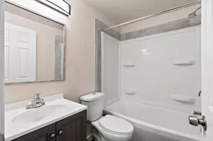 2130 Elm View Dr, Ashwaubenon, WI 54304 - Photo 11