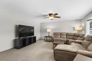 1729 N Blossom Dr, Appleton, WI 54914 - Photo 13