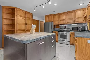 958 Cozy Ln, Oshkosh, WI 54901 - Photo 3