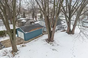 958 Cozy Ln, Oshkosh, WI 54901 - Photo 3